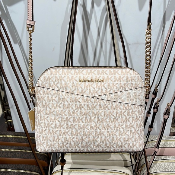 MICHAEL KORS Jet Set Medium Logo Dome Satchel Crossbody
Optic Whit/Rose Gold
NWT - Picture 3 of 16